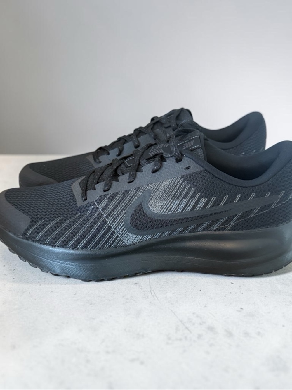 Like New Nike Run Defy Running Shoe - Men's 11.5